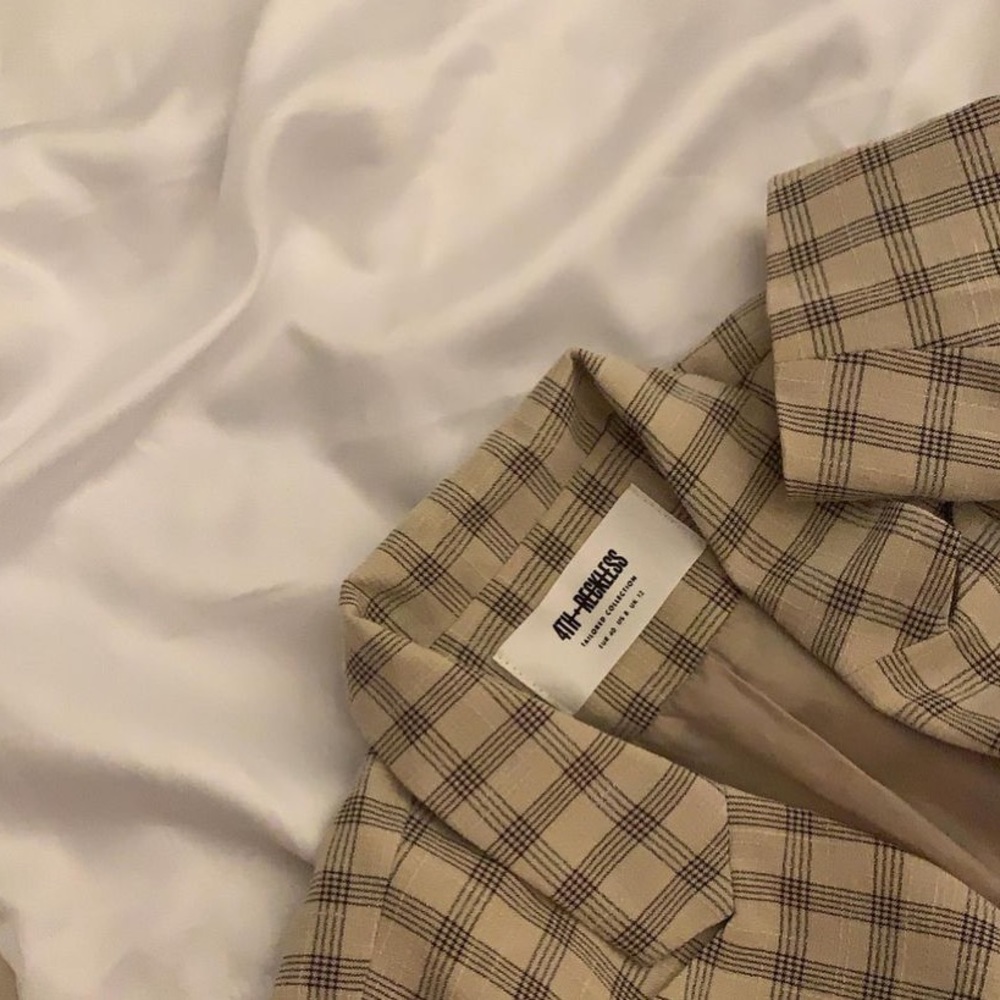 DOUBLE BREASTED SUIT BLAZER IN CHECK
Size: M/L
Brand: 4th & Reckless - Picture 1 of 2